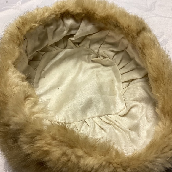 Vintage hat, beautiful with embellishment must see - Picture 3 of 6